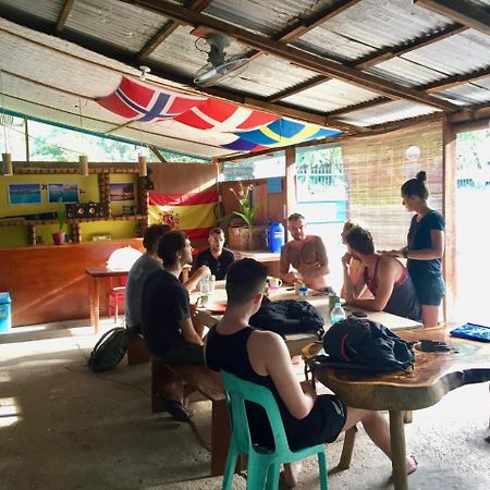 Fat Monkey Hostel Đảo Đảo Coron Ngoại thất bức ảnh