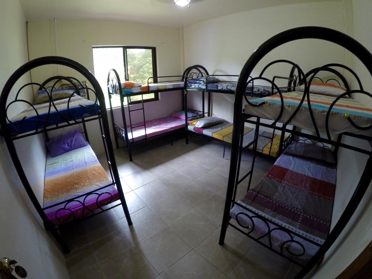 Fat Monkey Hostel Đảo Đảo Coron Ngoại thất bức ảnh