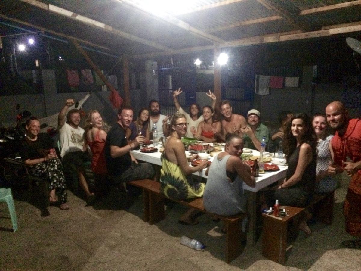 Fat Monkey Hostel Đảo Đảo Coron Ngoại thất bức ảnh