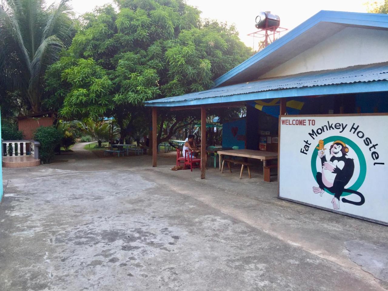Fat Monkey Hostel Đảo Đảo Coron Ngoại thất bức ảnh