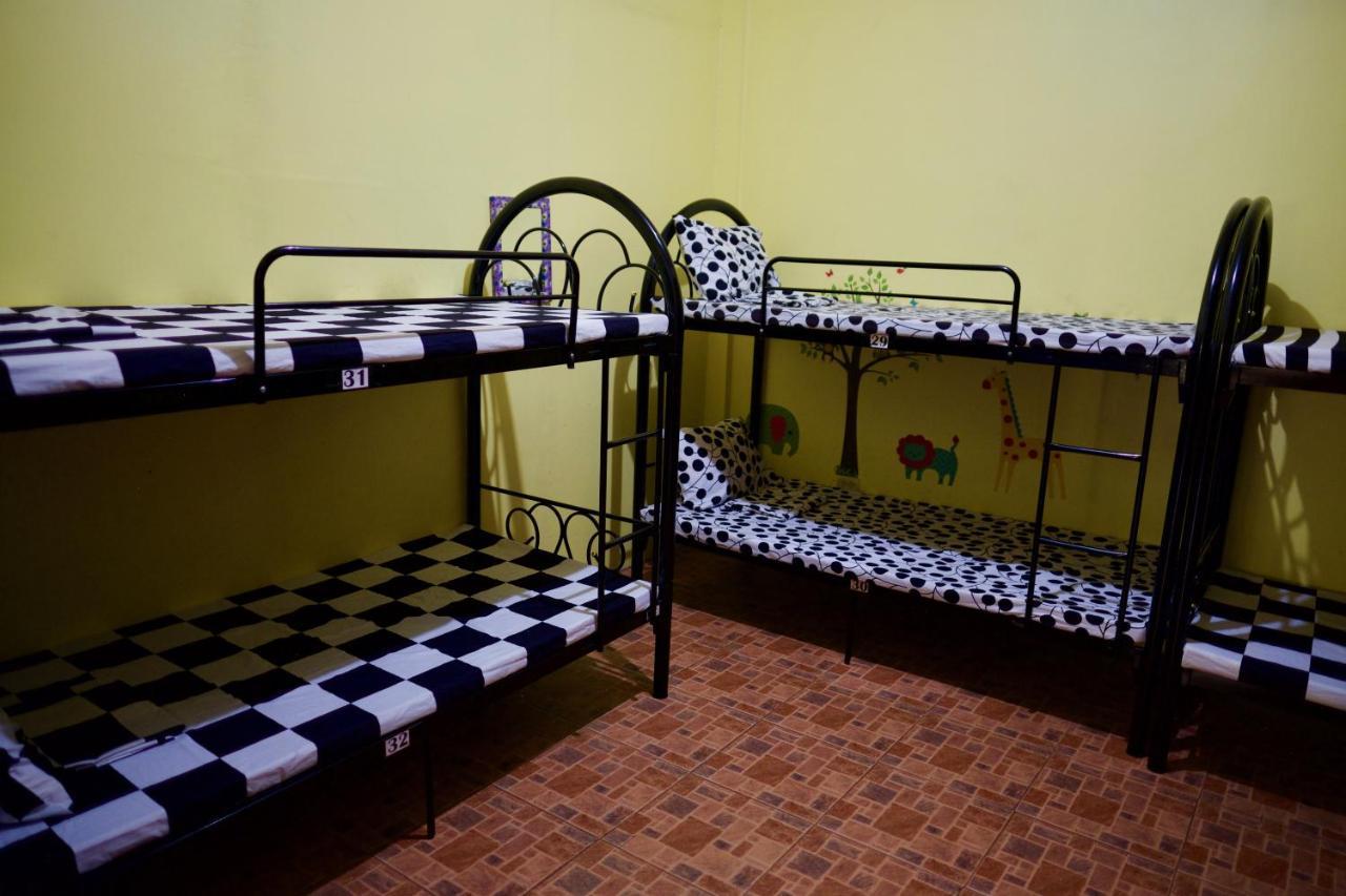 Fat Monkey Hostel Đảo Đảo Coron Ngoại thất bức ảnh