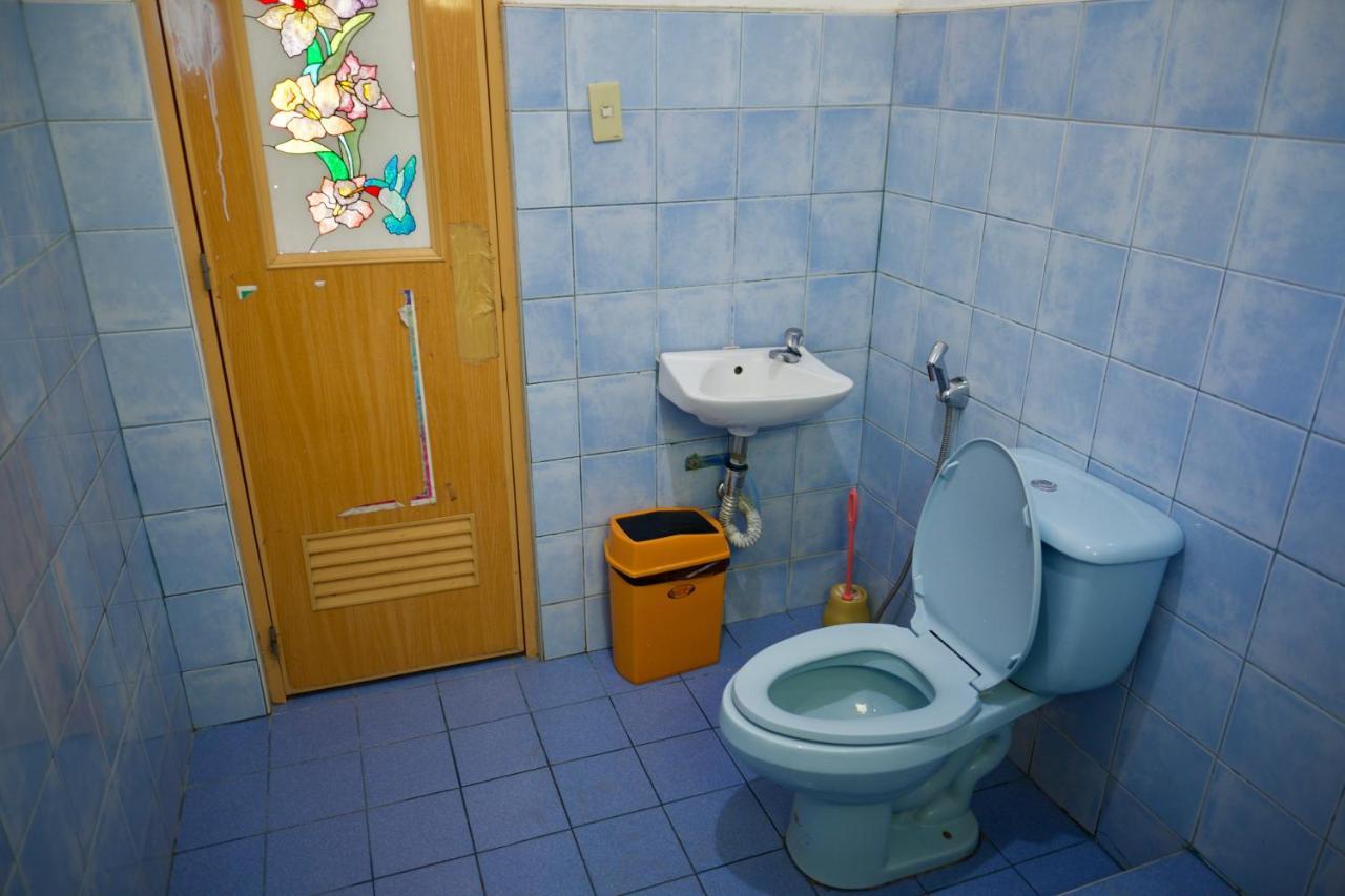 Fat Monkey Hostel Đảo Đảo Coron Ngoại thất bức ảnh