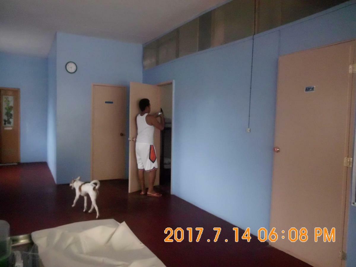 Fat Monkey Hostel Đảo Đảo Coron Ngoại thất bức ảnh