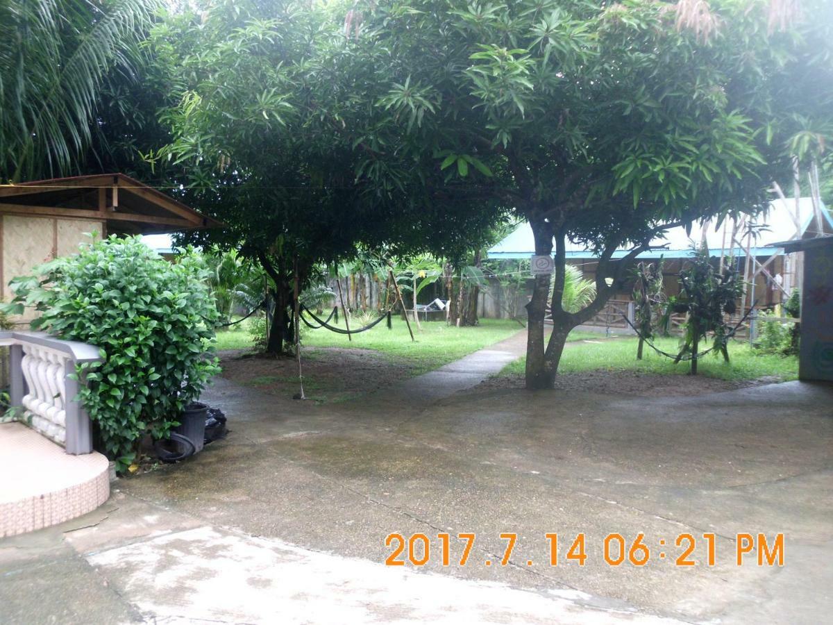 Fat Monkey Hostel Đảo Đảo Coron Ngoại thất bức ảnh